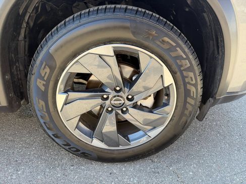 Used 2025 Nissan Rogue SV FWD image 31