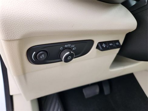 Used 2022 Buick Envision Avenir w/ Technology Package II image 19