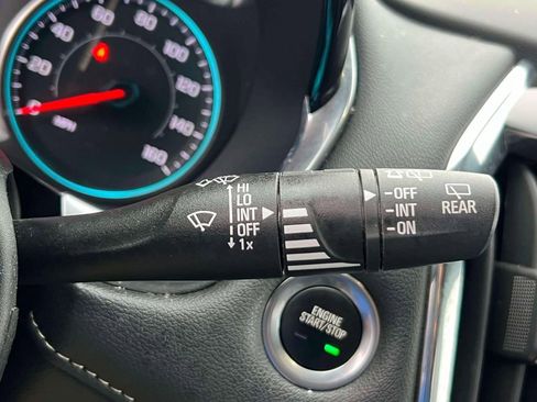 Used 2023 Chevrolet Traverse LT image 23