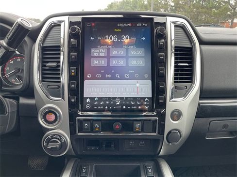 Used 2020 Nissan Titan SL image 23