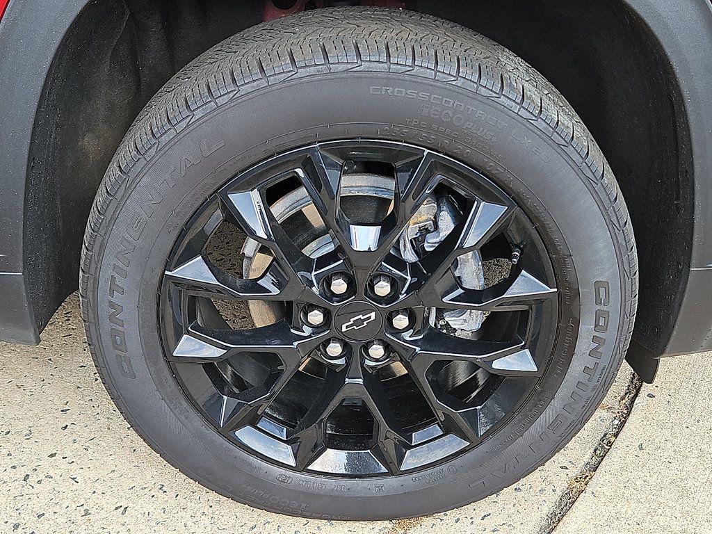 Certified 2025 Chevrolet Traverse LT w/ Midnight/Sport Edition FWD image 8
