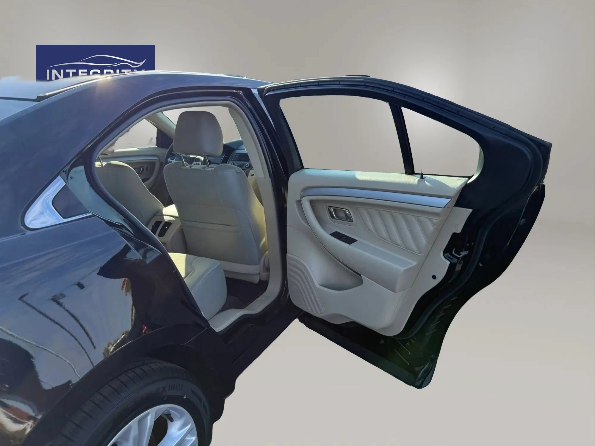 Used 2018 Ford Taurus SE FWD image 35