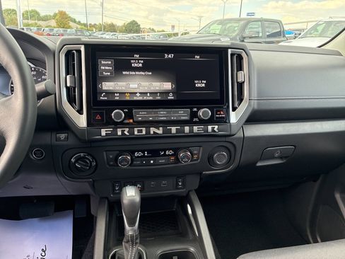 Used 2025 Nissan Frontier SV w/ SV Convenience Package image 12