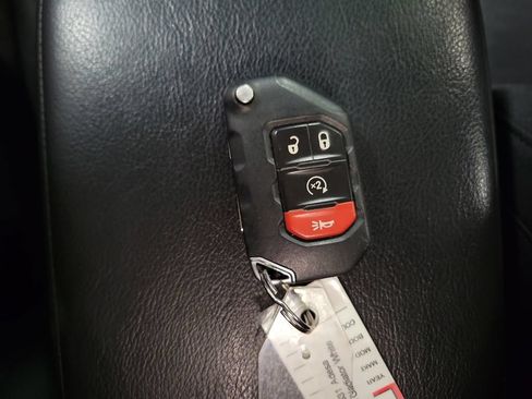 Used 2020 Jeep Gladiator Overland AWD/4WD image 24