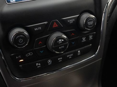 Used 2021 Jeep Grand Cherokee Laredo RWD image 5