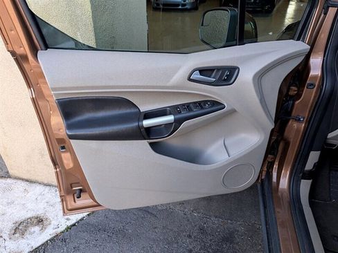 Used 2014 Ford Transit Connect Titanium image 17