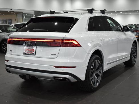 Used 2025 Audi Q8 Premium image 11