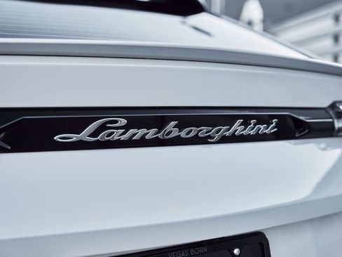 Used 2024 Lamborghini Urus S image 13