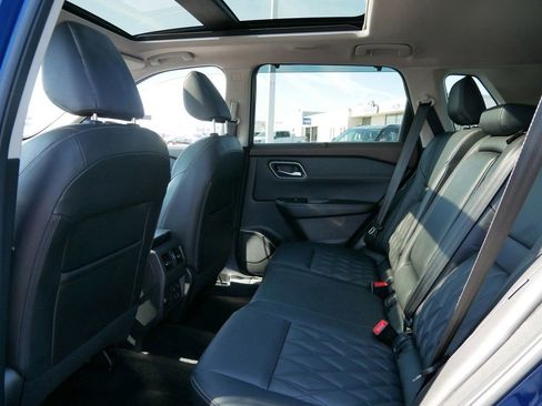 Used 2021 Nissan Rogue Platinum image 12