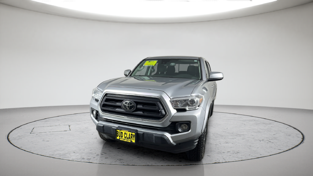 Used 2022 Toyota Tacoma SR5 AWD/4WD image 2