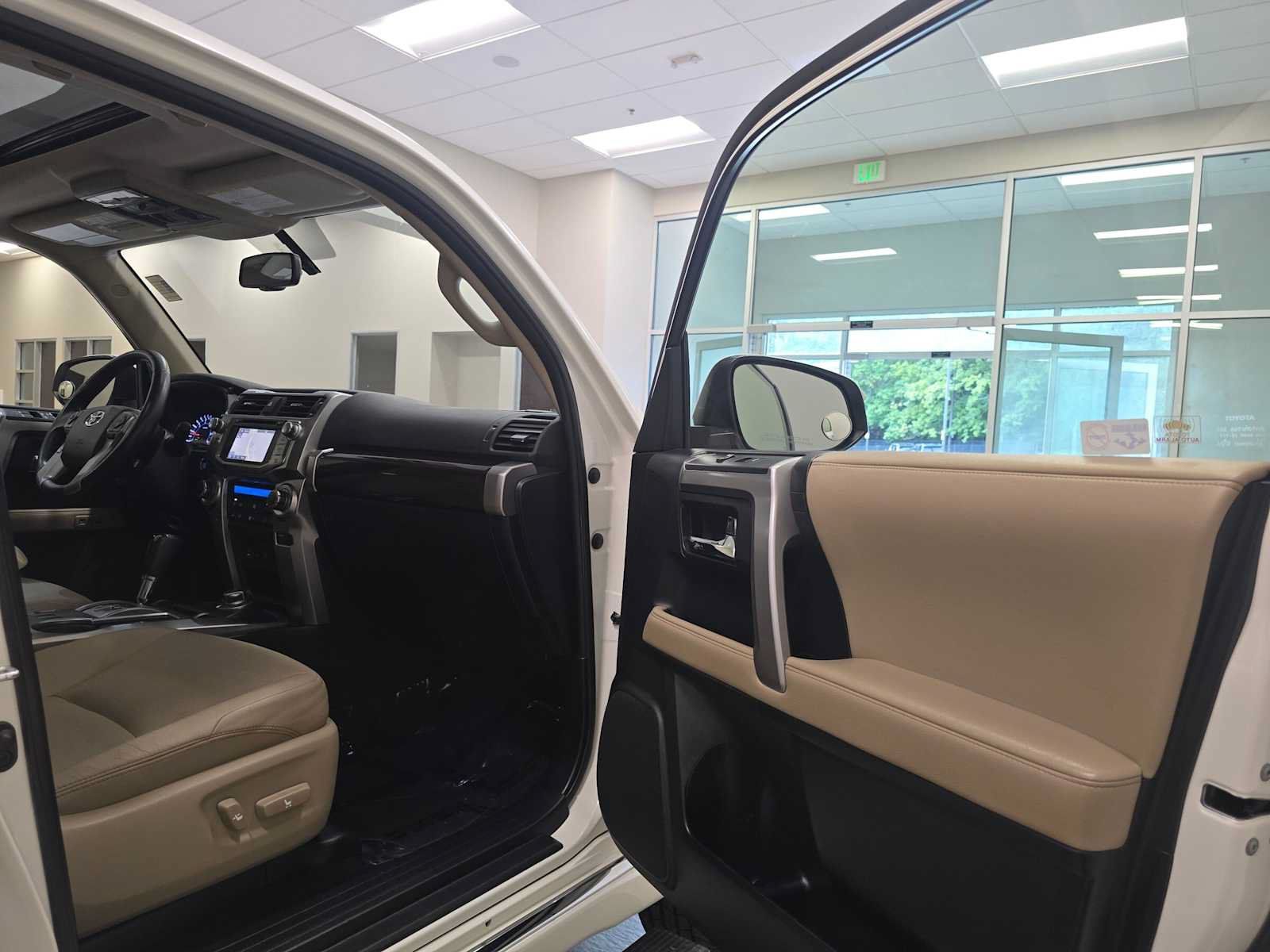 Used 2015 Toyota 4Runner Limited AWD/4WD image 29