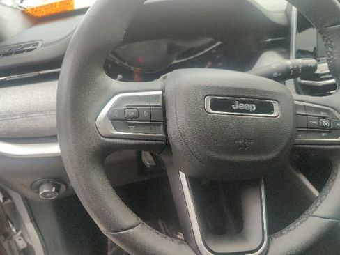 Used 2025 Jeep Compass Latitude AWD/4WD image 28