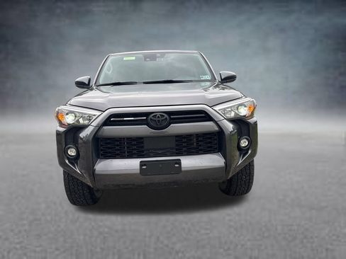 Used 2023 Toyota 4Runner SR5 AWD/4WD image 2
