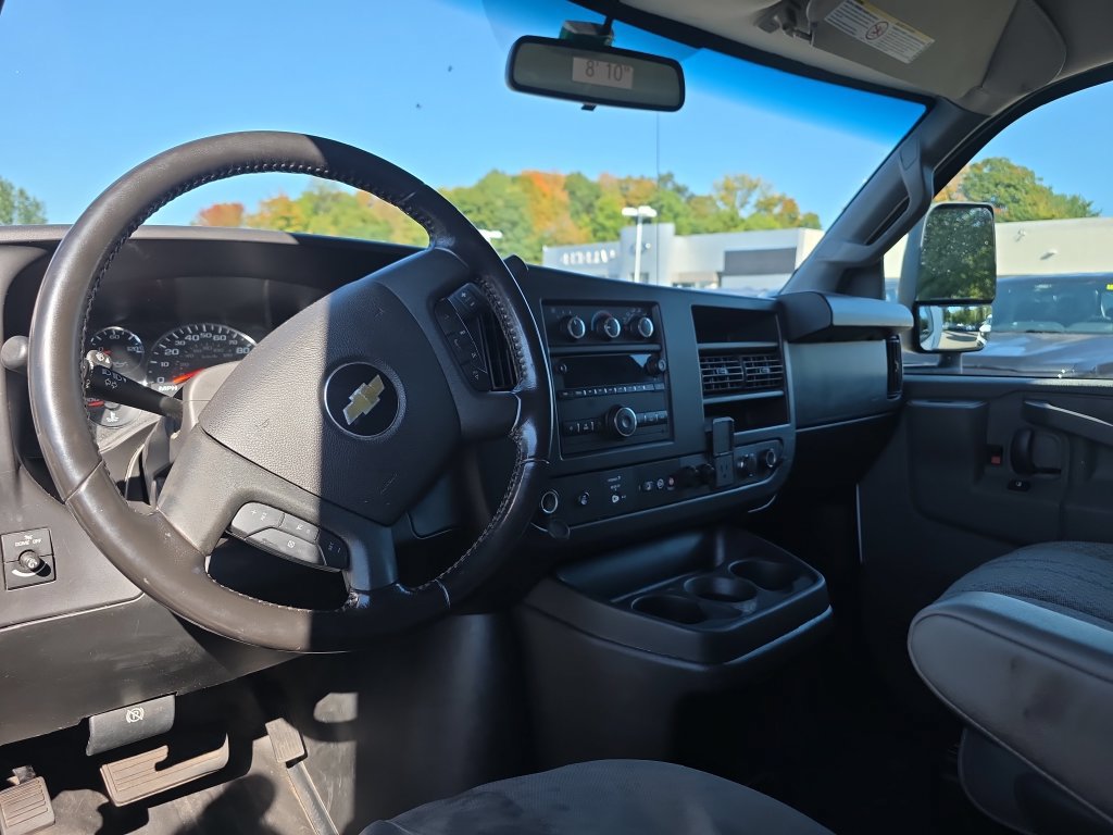 Used 2022 Chevrolet Express 3500 w/ Power Convenience Package RWD image 19