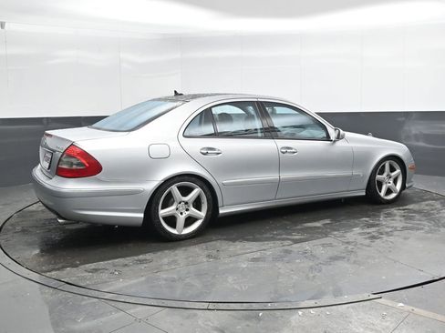 Used 2009 Mercedes-Benz E 350 4MATIC Sedan image 2