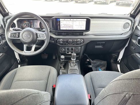 Used 2024 Jeep Wrangler Unlimited Sahara AWD/4WD image 15