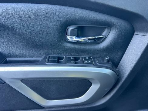 Used 2021 Nissan Titan SV w/ SV Convenience Package image 13