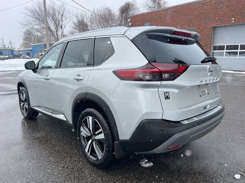 Used 2021 Nissan Rogue SL image 3