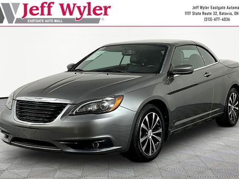Used 2011 Chrysler 200 S FWD image 1