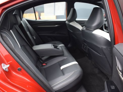 Used 2025 Toyota Camry SE FWD image 11