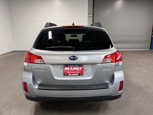 Used 2011 Subaru Outback 2.5i Limited image 4