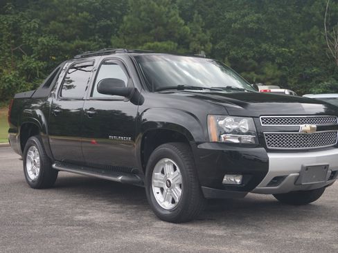 Used 2011 Chevrolet Avalanche LT w/ Luxury Package image 11