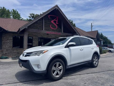 Used 2015 Toyota RAV4 XLE FWD image 1