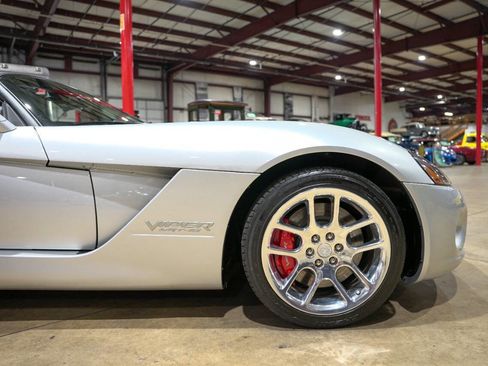 Used 2004 Dodge Viper SRT-10 image 11