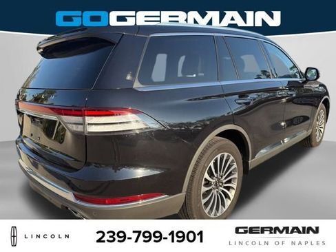 Used 2024 Lincoln Aviator AWD w/ Premium Package image 7