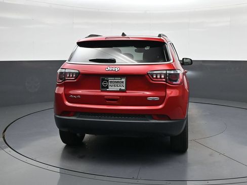 Used 2024 Jeep Compass Latitude AWD/4WD image 8