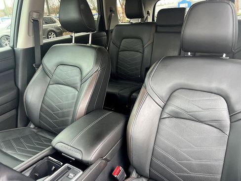 Certified 2024 Nissan Pathfinder Platinum w/ Black Appearance Package image 13