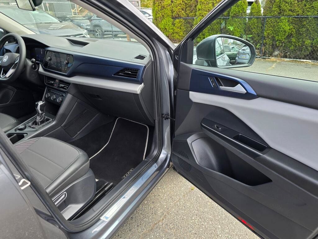 Used 2022 Volkswagen Taos SE w/ IQ.Drive SE Package AWD/4WD image 10
