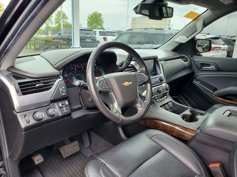 Used 2020 Chevrolet Suburban LT w/ Luxury Package AWD/4WD image 13