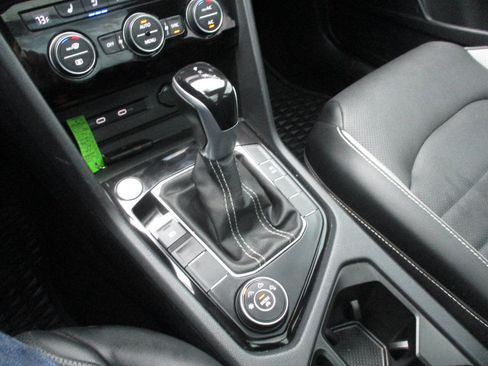 Used 2022 Volkswagen Taos SEL image 31