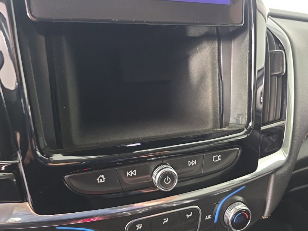 Used 2020 Chevrolet Traverse LT FWD image 19