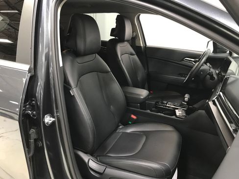 Used 2024 Kia Sportage EX AWD/4WD image 8