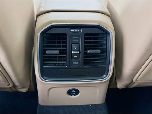 Used 2021 Porsche Macan S image 28