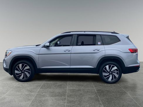 Used 2024 Volkswagen Atlas SE image 2
