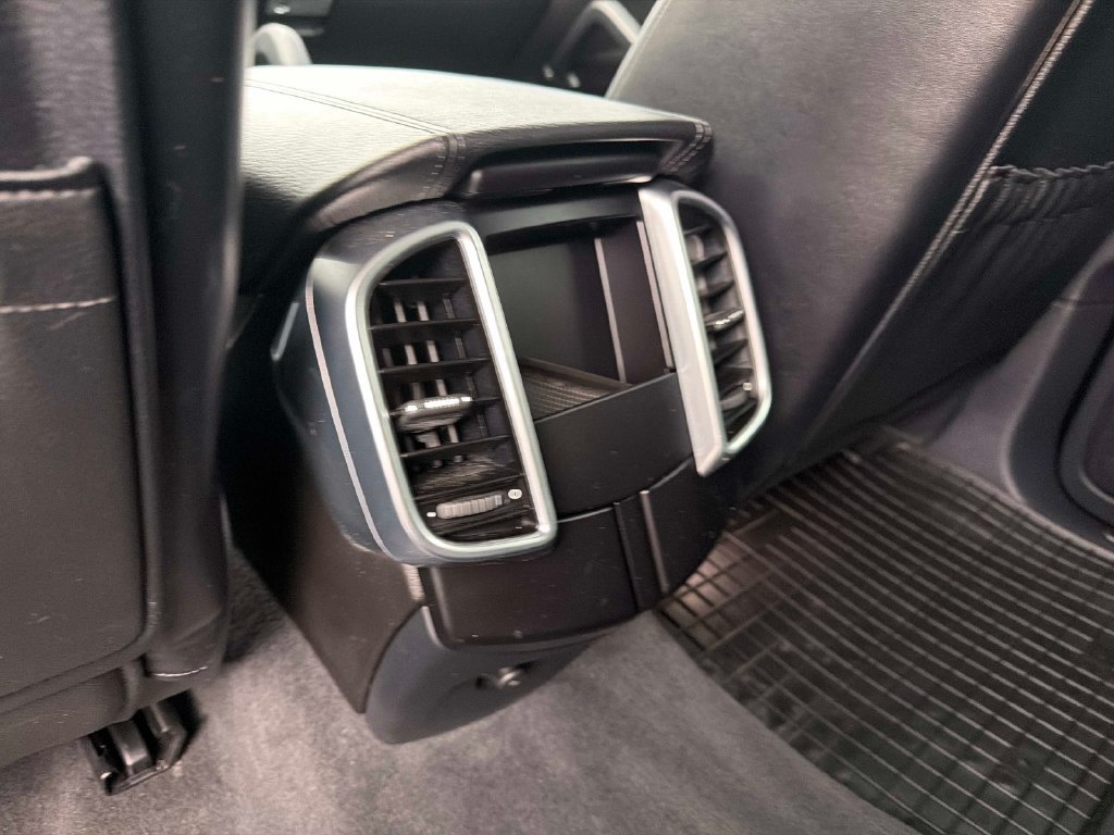 Used 2018 Porsche Cayenne Platinum Edition AWD/4WD image 17