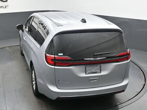 Used 2023 Chrysler Pacifica Touring-L FWD image 58