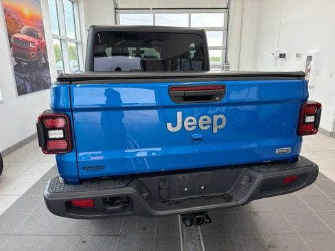 Used 2022 Jeep Gladiator Overland w/ LED Lighting Group AWD/4WD image 4