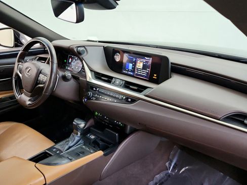 Used 2020 Lexus ES 300h w/ Premium Package FWD image 28