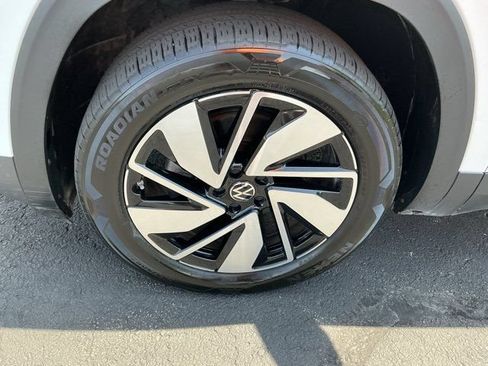 Used 2025 Volkswagen Atlas SE AWD/4WD image 13