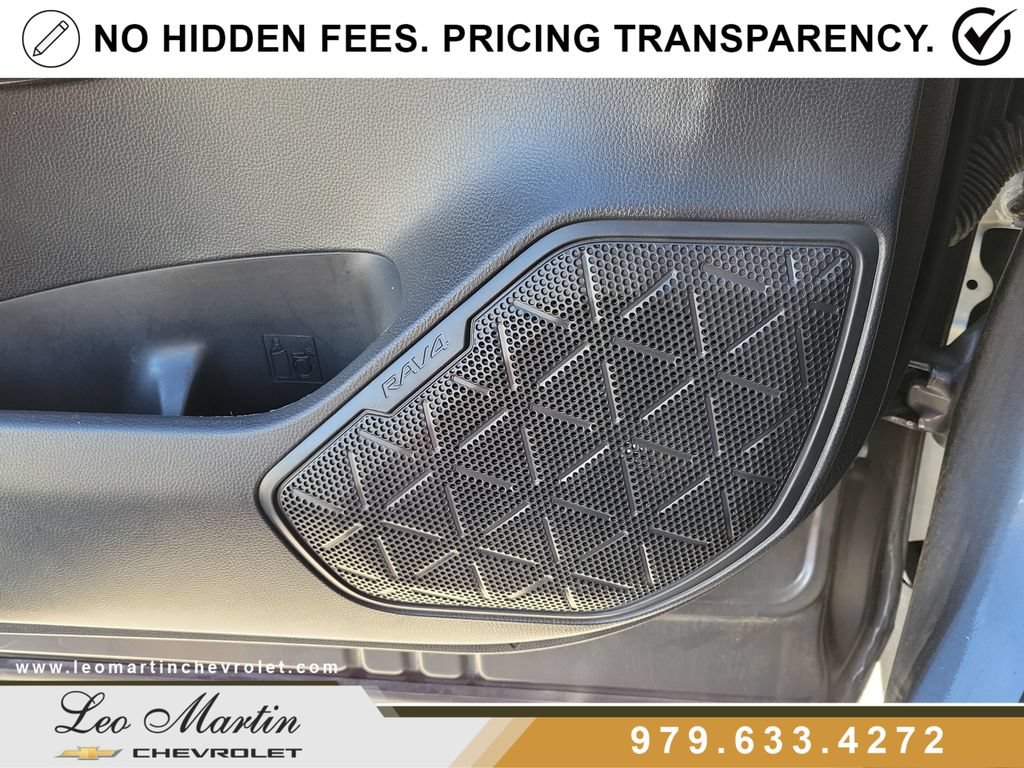 Used 2022 Toyota RAV4 LE FWD image 30