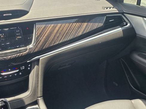 Used 2024 Cadillac XT6 Premium Luxury w/ Technology Package FWD image 22