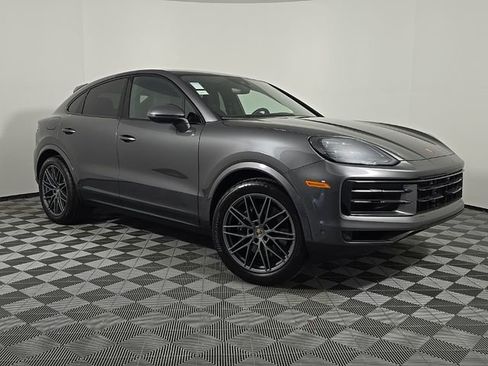 Certified 2025 Porsche Cayenne Coupe image 9