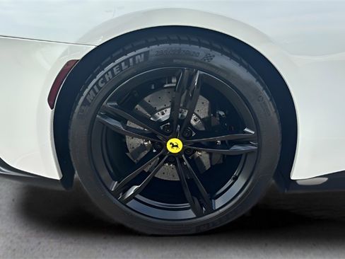 Used 2017 Ferrari GTC4Lusso image 41