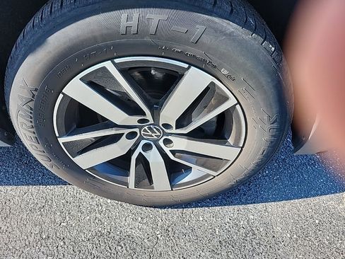 Used 2021 Volkswagen Atlas SE image 13