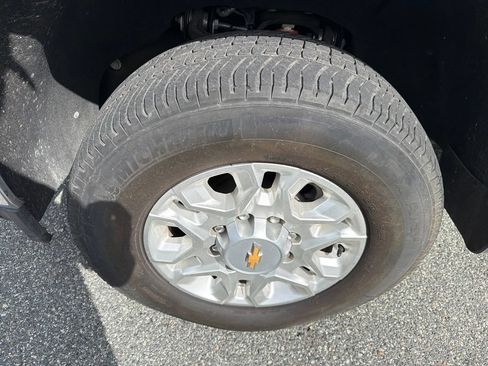 Used 2023 Chevrolet Silverado 2500 LT AWD/4WD image 10