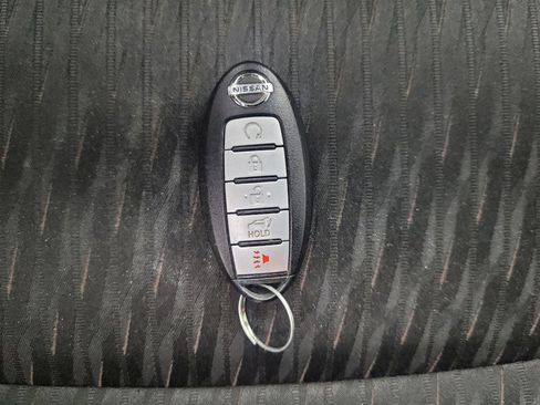 Used 2018 Nissan Rogue SV AWD/4WD image 32